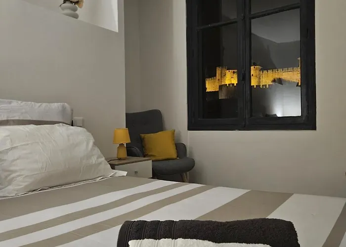 Πανσιόν Vue Cite Medievale Castel View