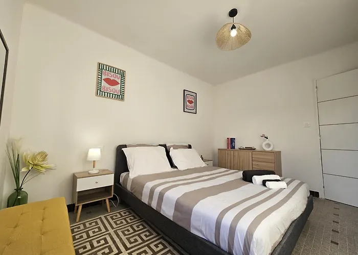 Πανσιόν Vue Cite Medievale Castel View