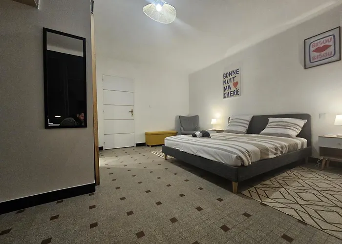 Πανσιόν Vue Cite Medievale Castel View